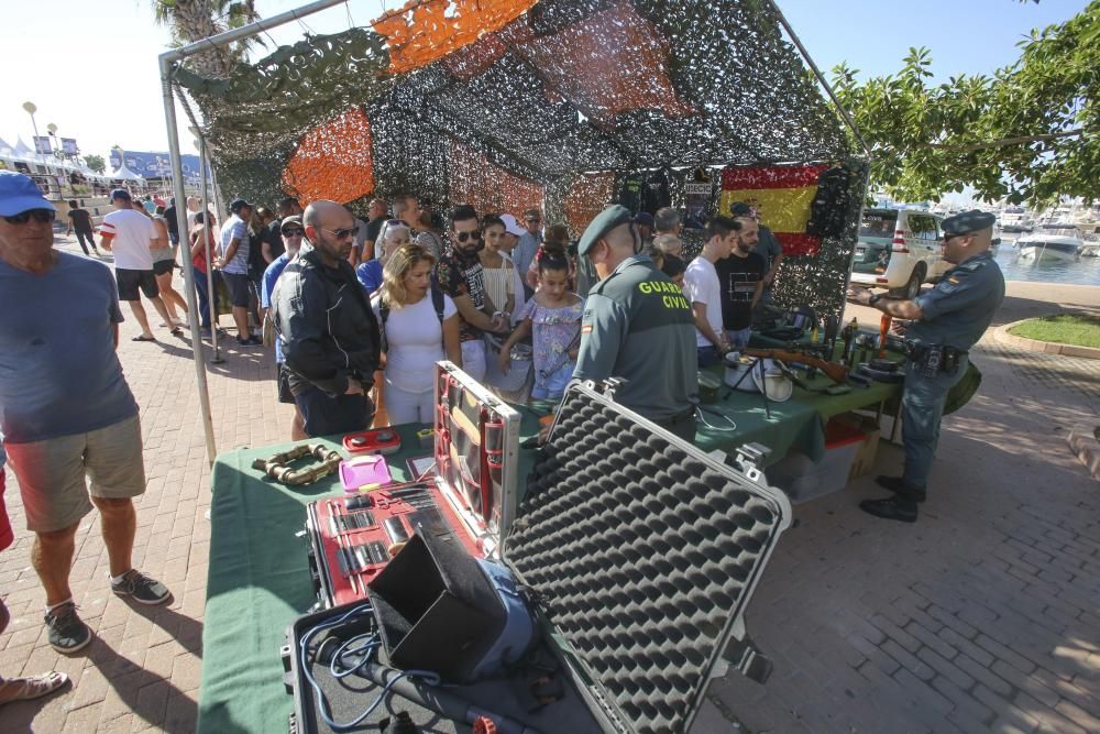 Un momento de la jornada de puertas abiertas de la Guardia Civil.