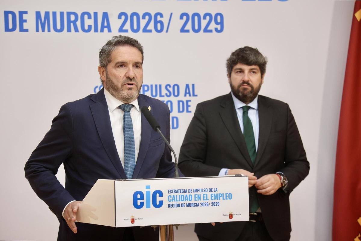 El presidente de Croem, Miguel López Abad, durante su intervención junto a López Miras.