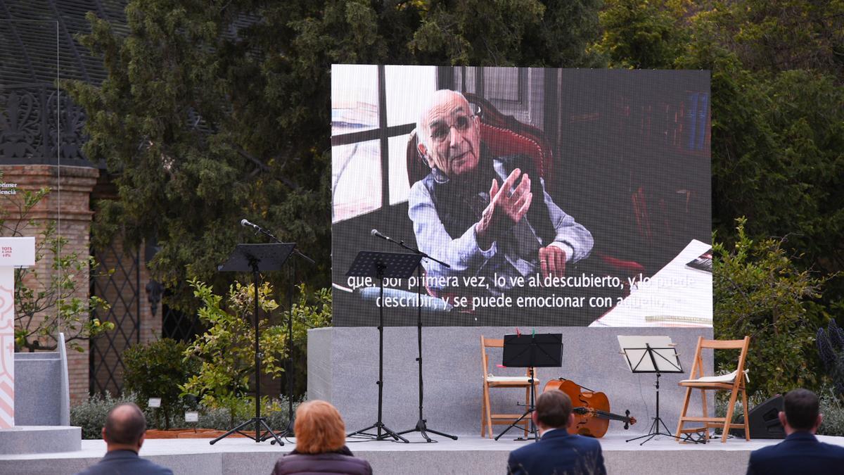 Archivo - El presidente de la Generalitat Valenciana, Ximo Puig, durante el acto-recital Francisco-Brines ‘10 días para el primer Cervantes valenciano’, a 13 de abril de 2021, en Valencia