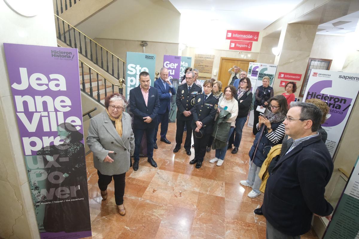 Una imagen de la presentación de la exposición en la Subdelegación del Gobierno en Alicante