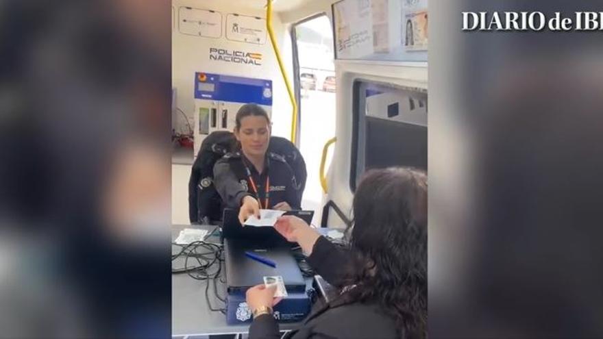 Una nueva furgoneta agiliza las renovaciones de DNI y pasaporte en Ibiza