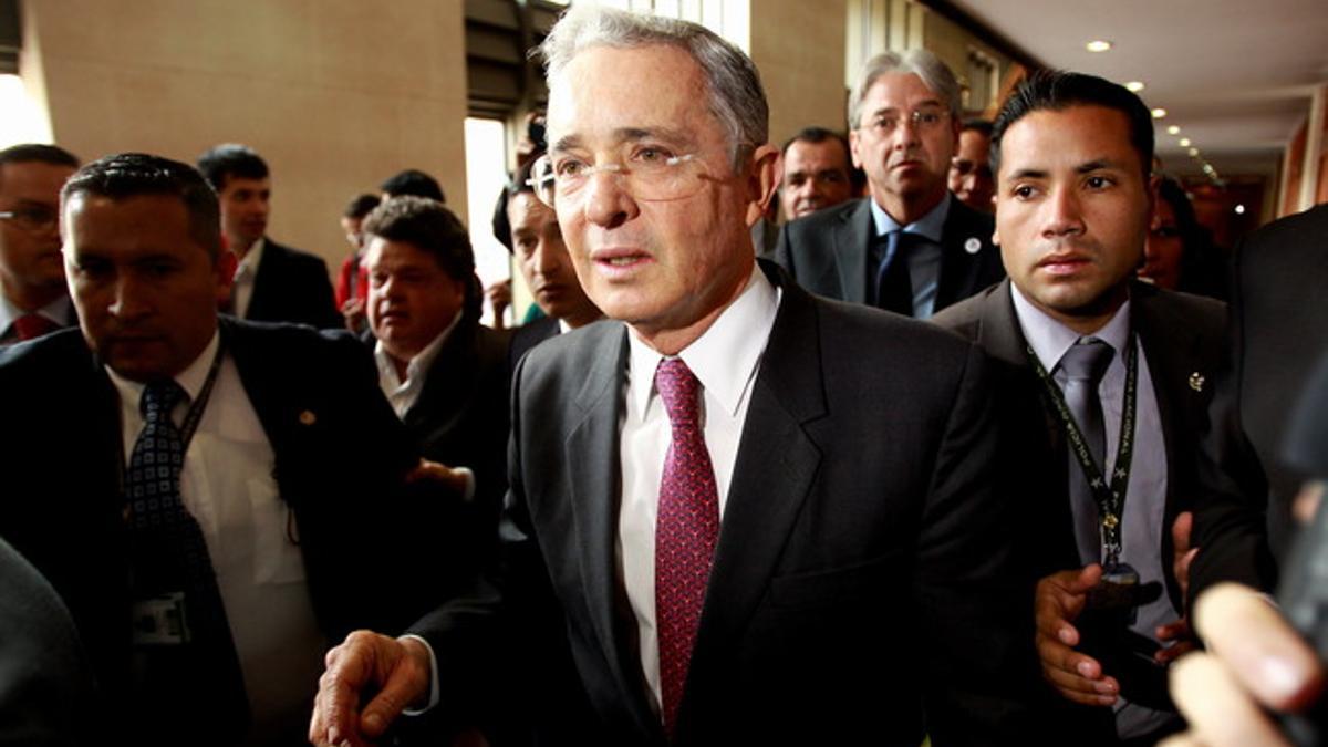 El expresidente Álvaro Uribe, tras retirarse del debate en el Congreso, el miércoles en Bogotá.