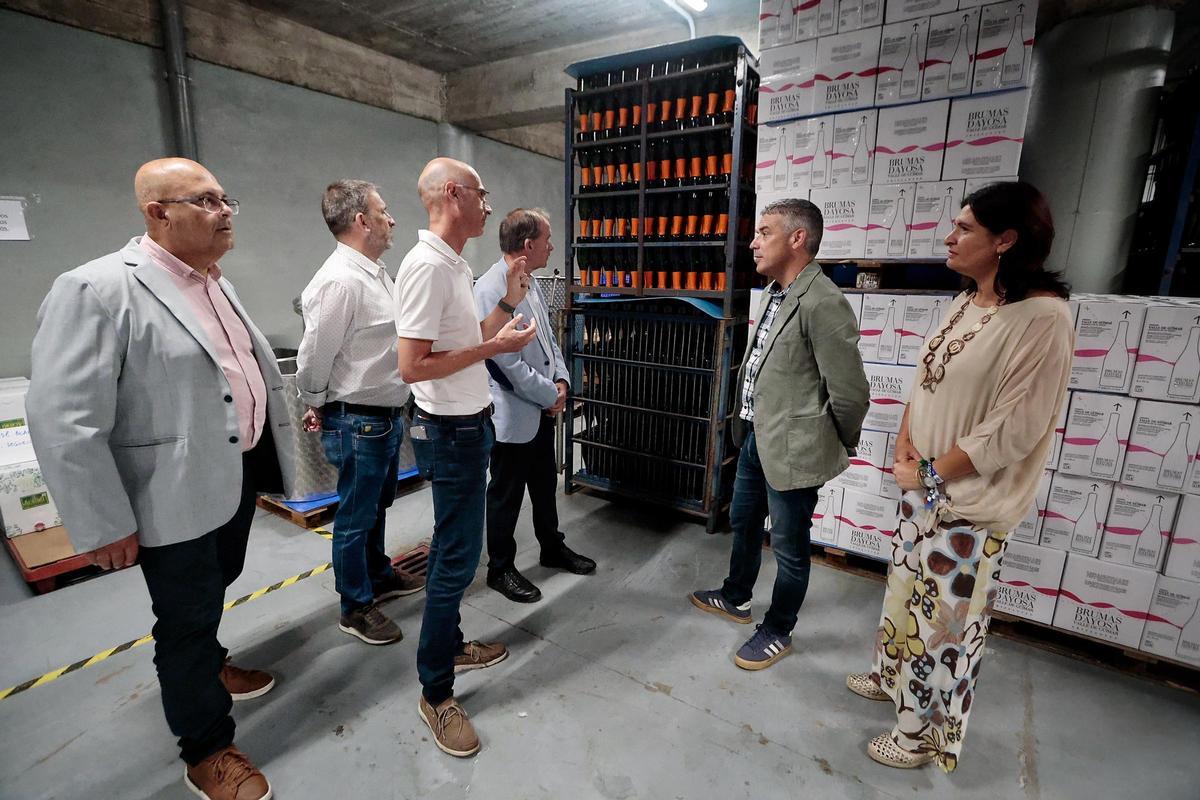 El consejero regional Narvay Quintero visita la Bodega Comarcal Valle de Güímar