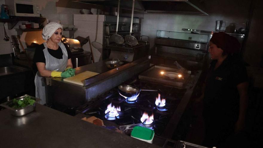 Apagón de electricidad en la cocina de un restaurante en A Coruña. | Iago López