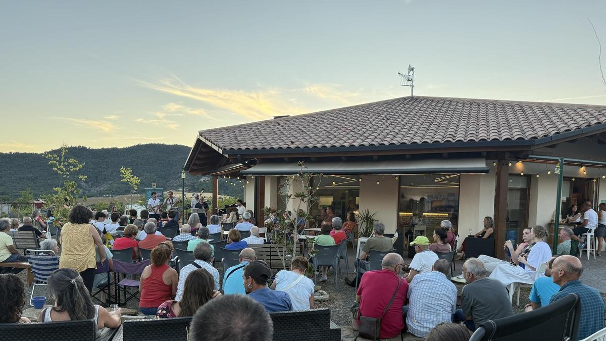 Aínsa inicia la temporada estival con un 10% más de visitas en las oficinas de turismo durante el mes de junio.