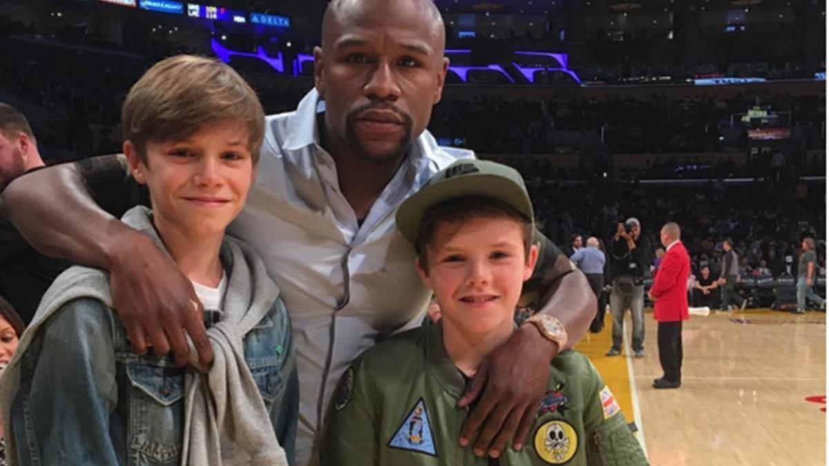 Mayweather, con dos de los hijos de Beckham
