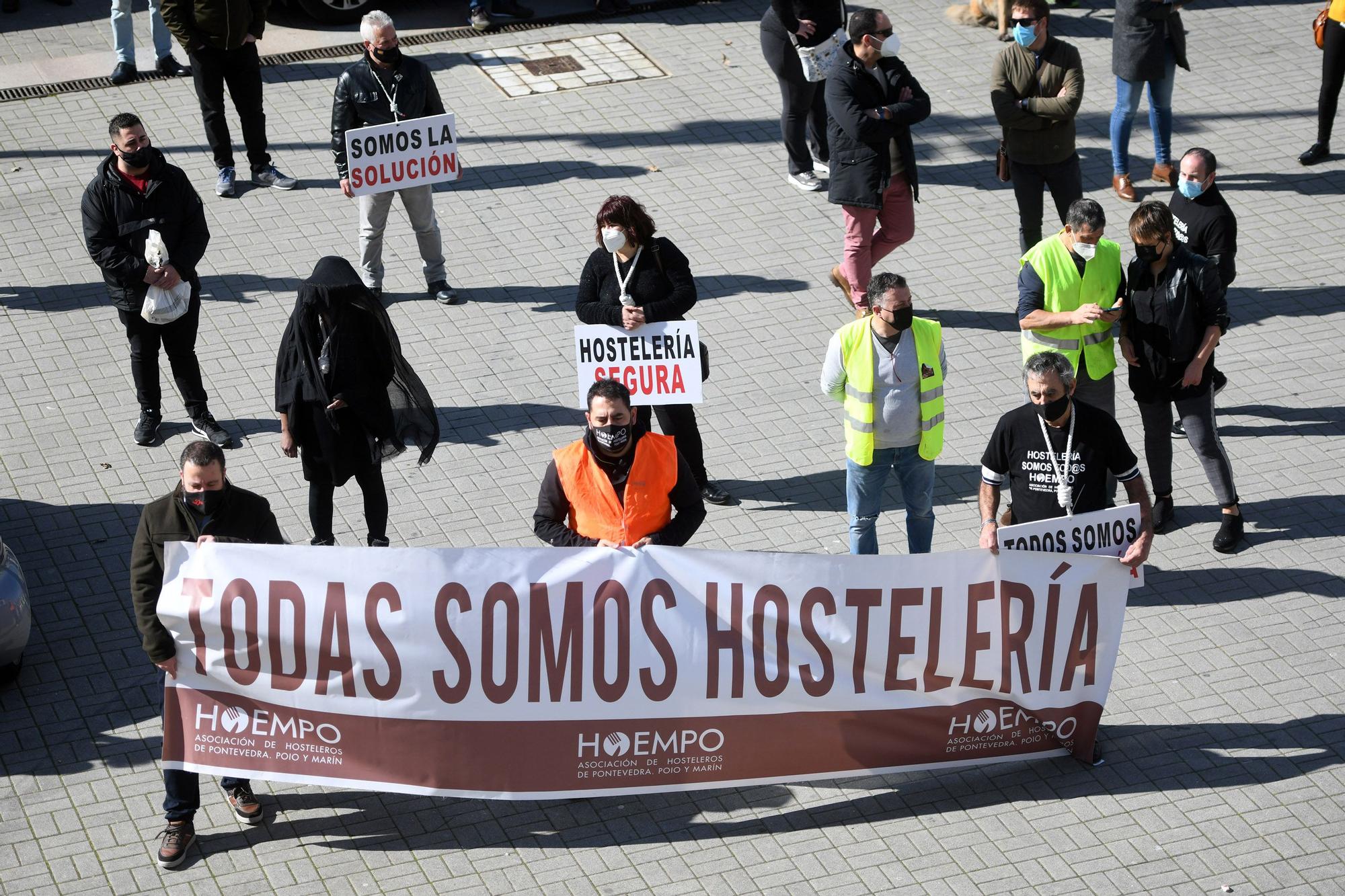 La hostelería de Pontevedra no abandona el luto ante la falta de un “rescate real”