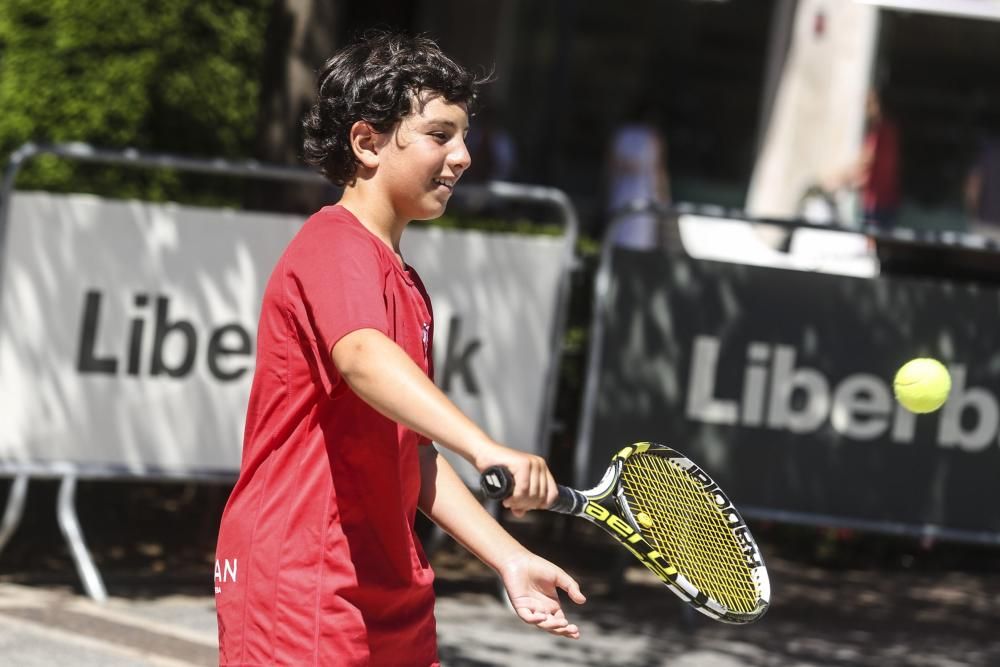 Partido de exhibición del Torneo Dionisio Nespral entre Pablo Carreño y Albert Montañés en el Paseo de Begoña