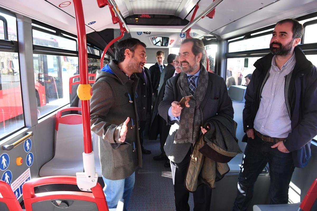 La reordenación de las líneas y el precio del billete serán algunos de los aspectos que el Concello y Tranvías negociarán "en los próximos meses" tras la finalización de la concesión.