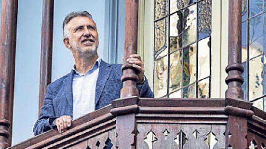 Ángel Víctor Torres, candidato del PSOE a la Presidencia del Gobierno canario, en el palacete Rodríguez Quegles, en Las Palmas de Gran Canaria.