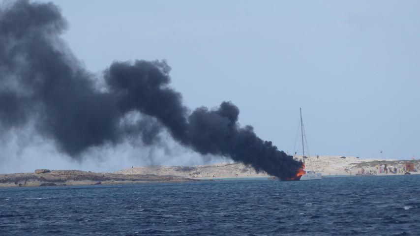 Incendio de un catamarán en Formentera