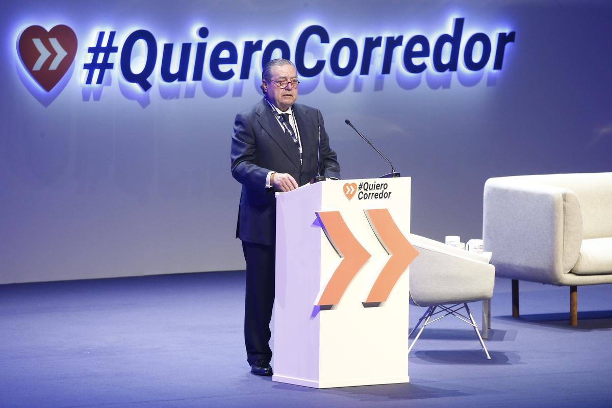 El presidente de la Asociación de Empresarios Valencianos, Vicente Boluda, durante su intervención en el acto empresarial celebrado en Barcelona.