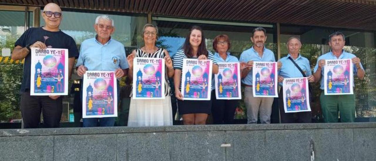 Representantes de la Asociación Romaría de Darbo, del Concello y de Noname Djs.   | GONZALO NÚÑEZ