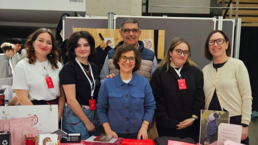 Profesionais en formar gañadores cun toque persoal no instituto Rosalía Mera