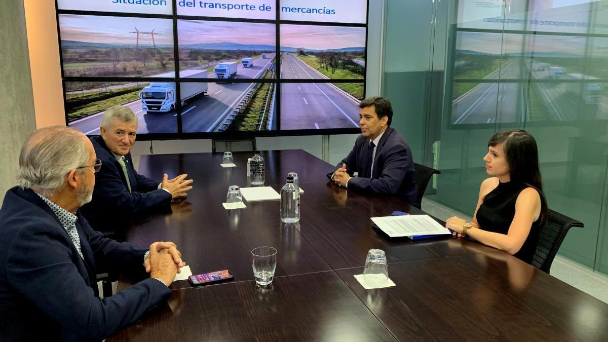 Fomento pide al Estado que &quot;no abandone al sector transporte&quot;