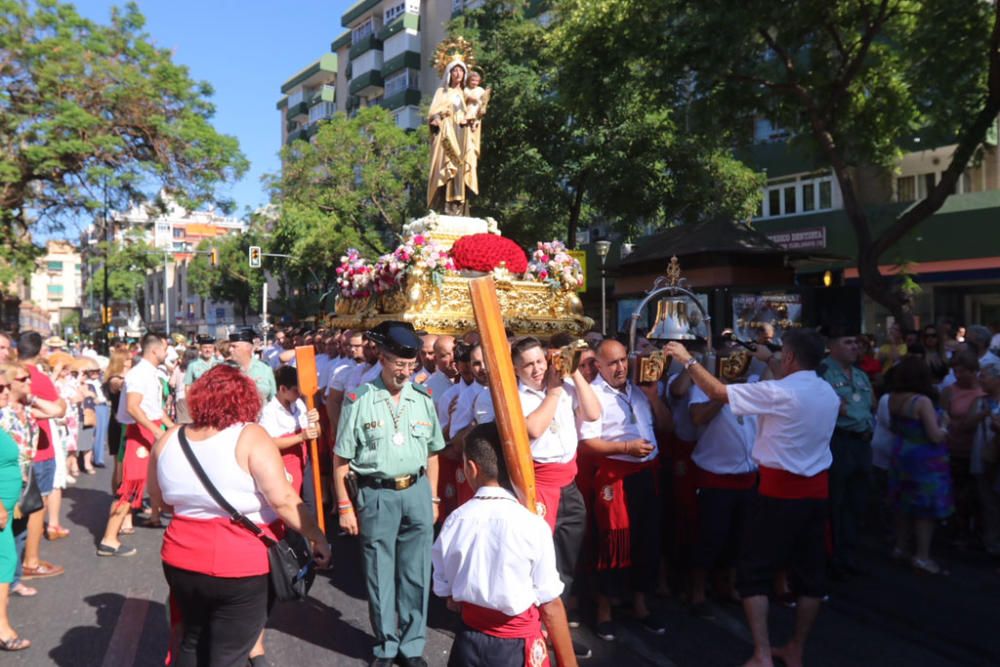 La procesión de la Virgen del Carmen por las calles de El Palo.