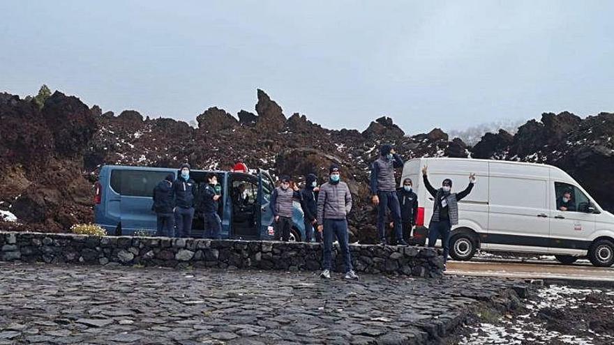 Rescatan al equipo Astana con una quitanieves en el Teide