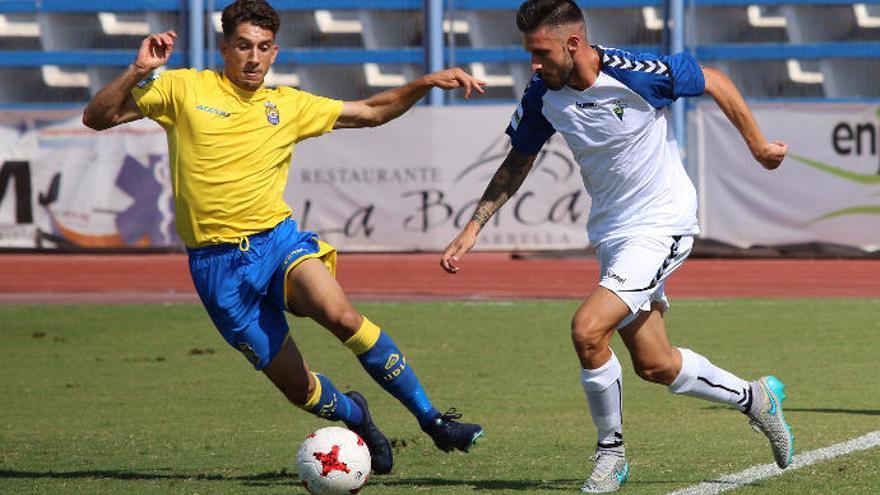 Miguel Gopar, jugador de Las Palmas Atlético, durante el partido contra el Marbella.