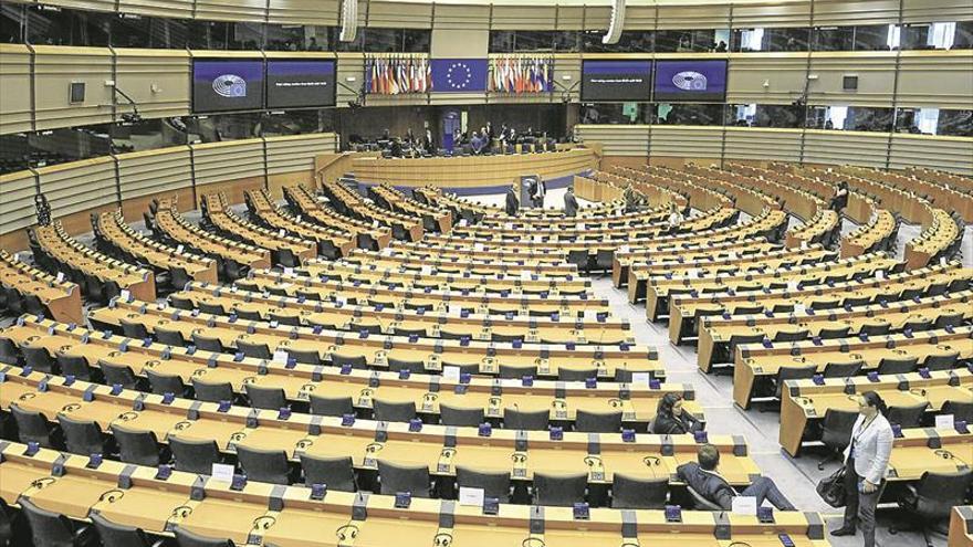 El Europarlamento rebaja su pretensión con los eurobonos