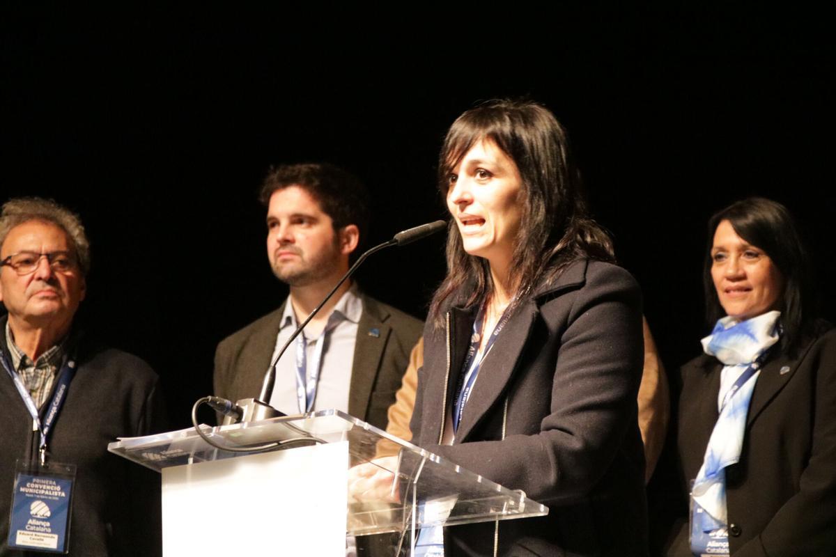 Sílvia Orriols durant al seva intervenció al Teatre Comptal de Ripoll