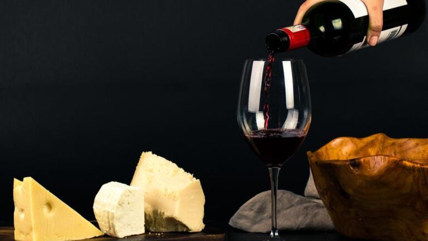 ¿Podemos reducir el deterioro cognitivo a base de queso y vino?