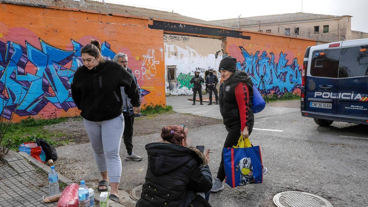 Ocupantes de la antigua cárcel de Palma, el pasado enero.