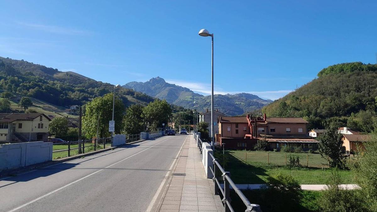 Laviana adjudica en 1,8 millones de euros el cambio de más de 4.000 farolas en todo el concejo