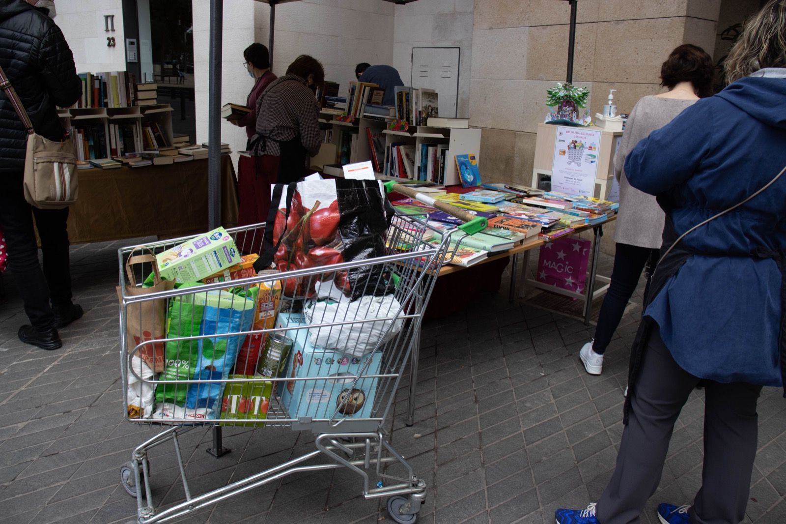 Sant Jordi arranca en Palma animado y con buen ritmo de ventas