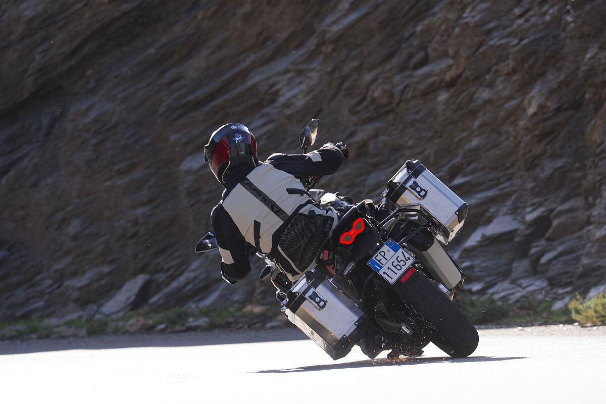 MV Agusta Enduro Veloce: la travel enduro que llega completa desde el primer kilómetro