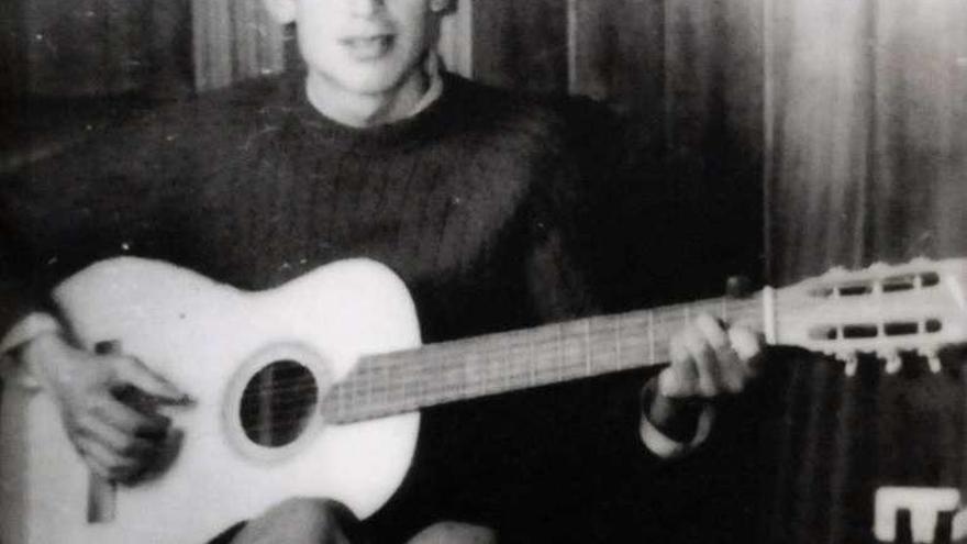 Retrato de un joven Pachi en los comienzos de su carrera musical.