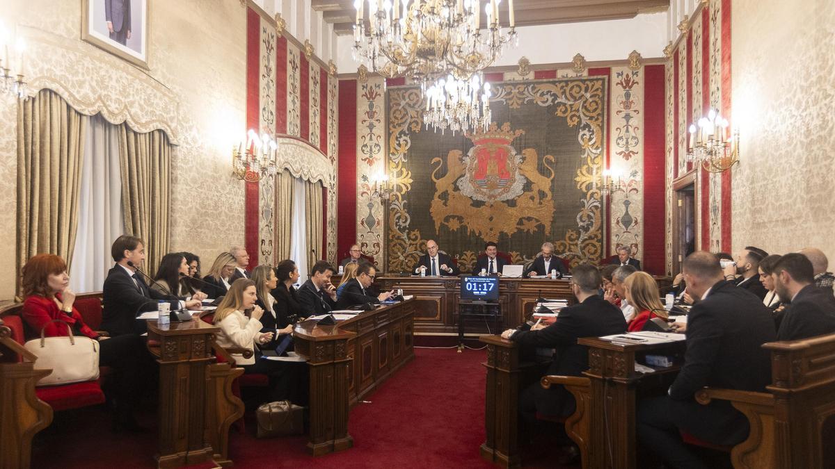 Un momento de la celebración del Pleno municipal del Ayuntamiento de Alicante.