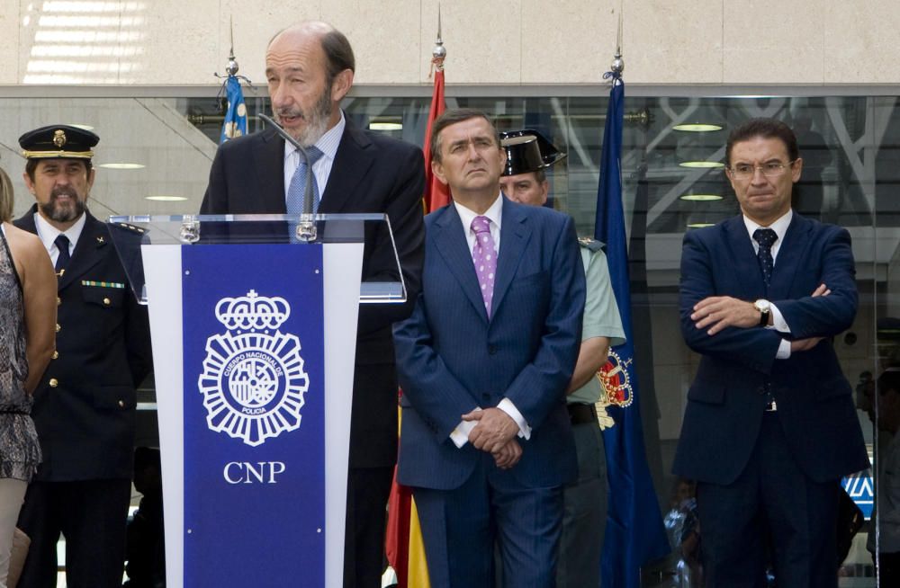 Como ministro del Interior, en 2009 inauguró la nueva Comisaría Provincial en Alicante