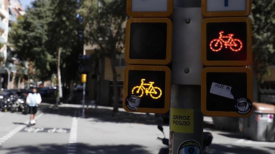 El 20% de las bicicletas y de los patinetes incumplen al menos una norma de tràfico.