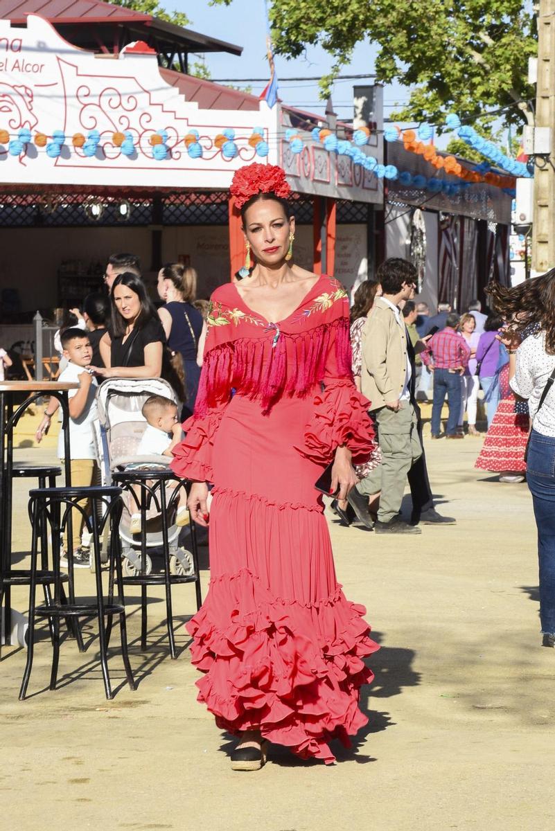 Eva González con un vestido rojo de Pilar Vera Moda