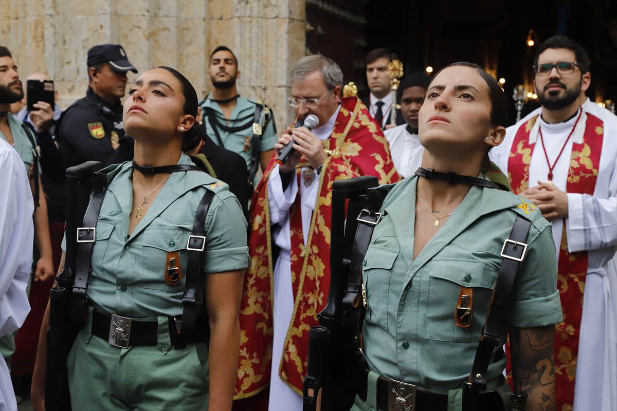 La Legión acompaña al Cristo de  La Caridad