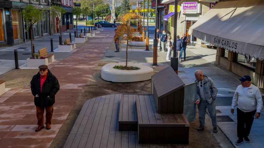 La renovada calle concentrará el mercadillo que se celebraba en A Independencia. |  Iñaki Abella