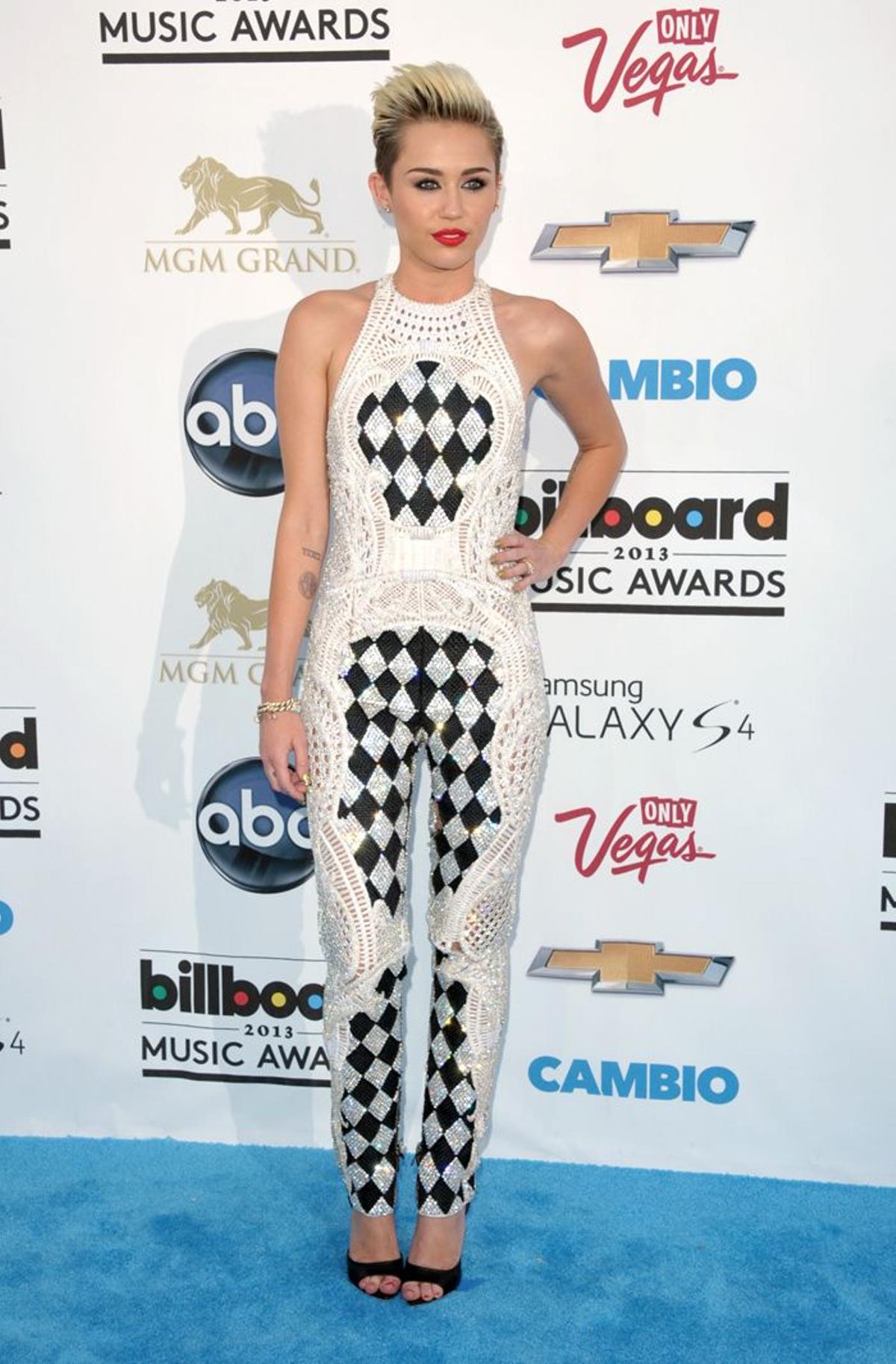 Así lleva el mono blanco Miley Cyrus