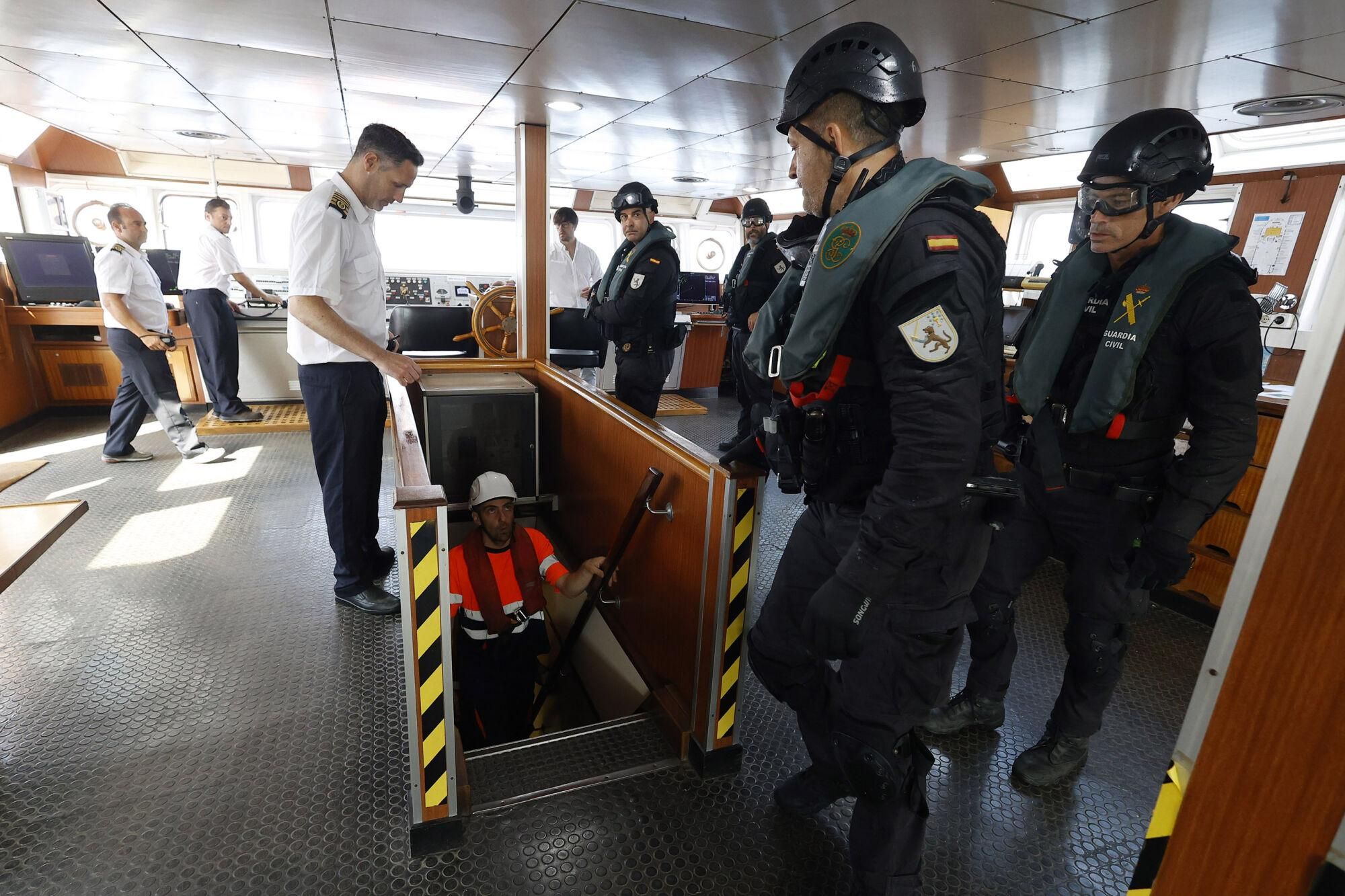 Ensayo de asalto en plena ría de Pontevedra