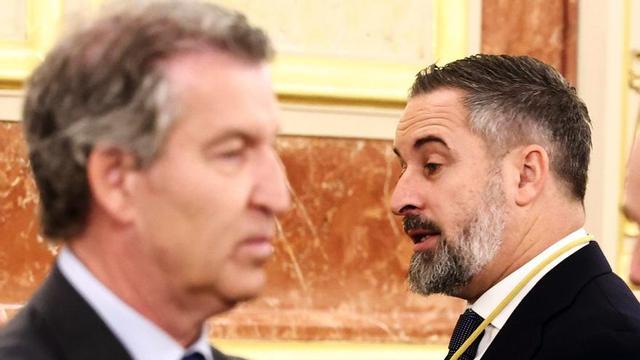 El president del PP, Alberto Núñez Feijóo, i el president de Vox, Santiago Abascal, durant la visita del papa Lleó XIV al Congrés. | EDUARDO PARRA / EUROPA PRESS