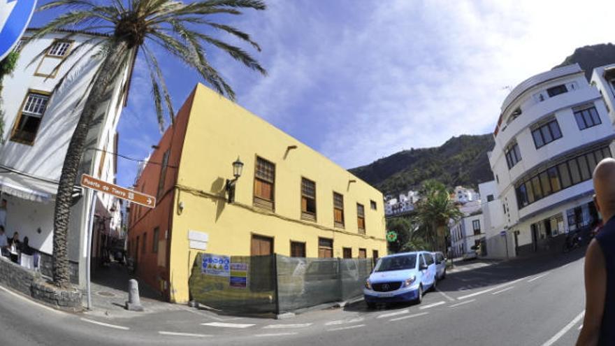 Los trabajos de retirada de la cubierta con amianto en el antiguo colegio de San Isidoro durarán entre 10 y 15 días.