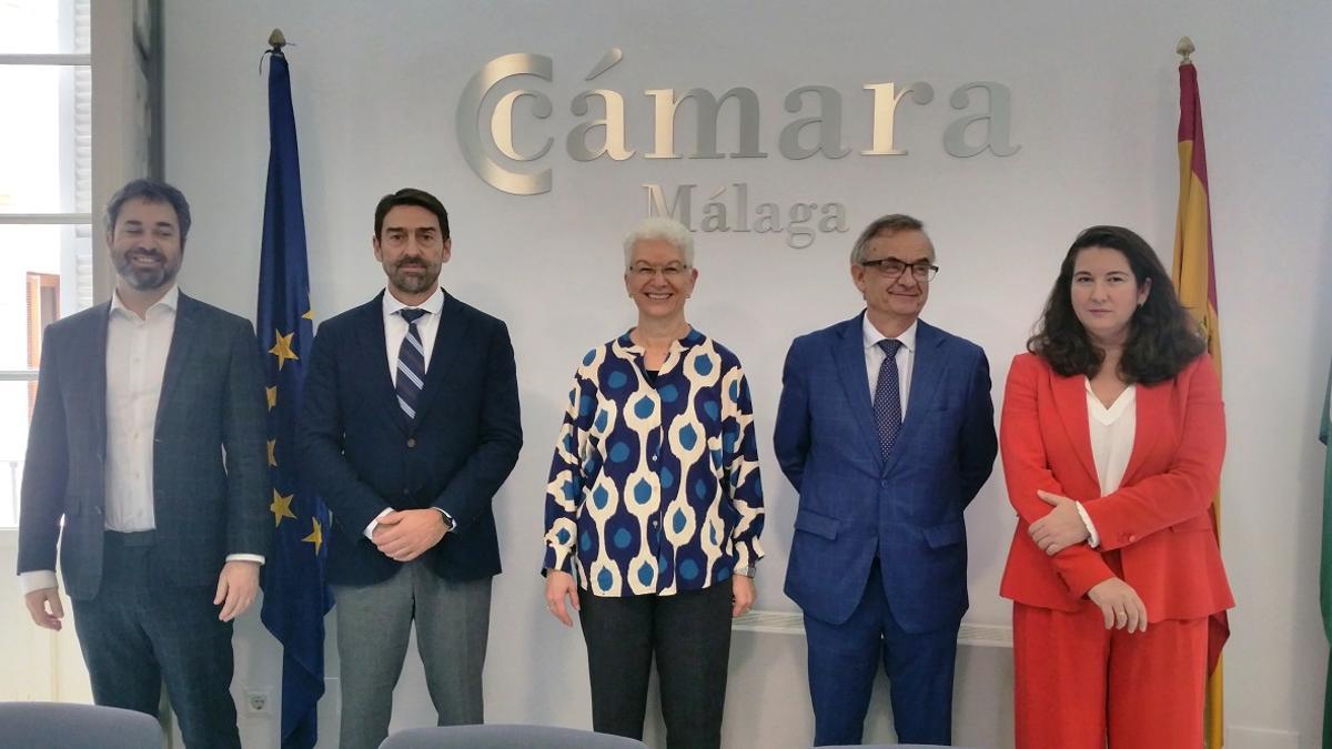 El encuentro de la embajadora de Israel con los representantes de la Cámara de Comercio de Málaga.