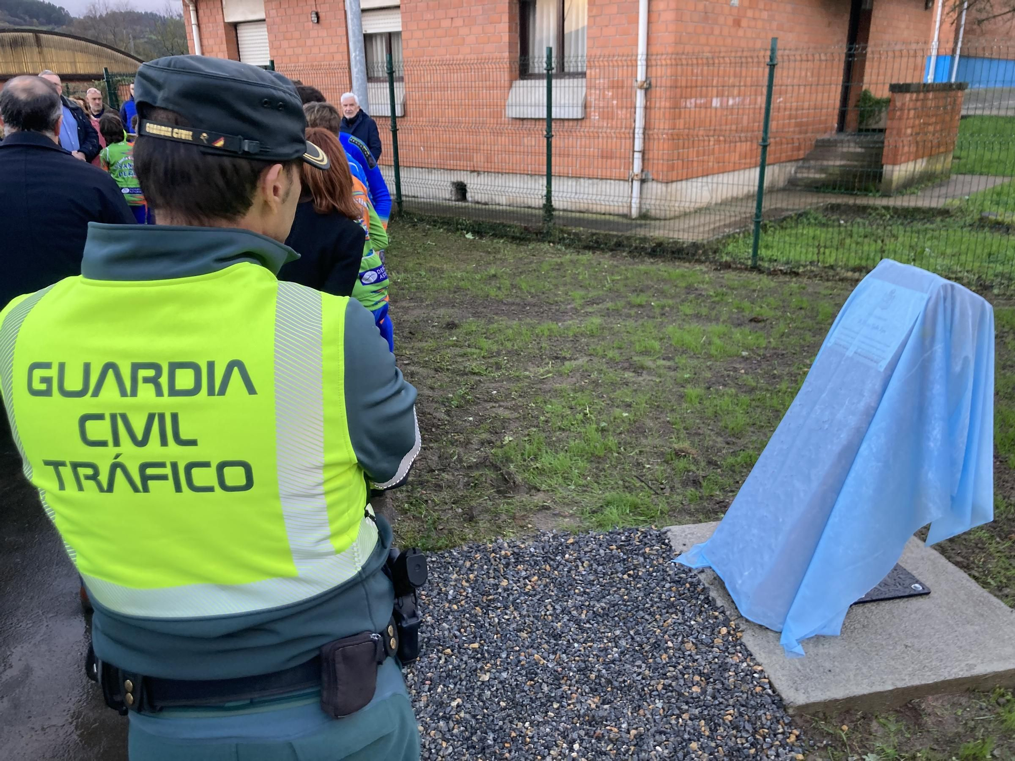 Sentido y unánime homenaje en Grado al Guardia Civil fallecido Dámaso Alonso