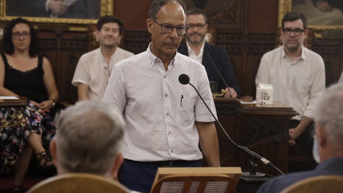 Jordi Vilà ha prometido su cargo como nuevo concejal en el pleno extraordinario convocado esta mañana.