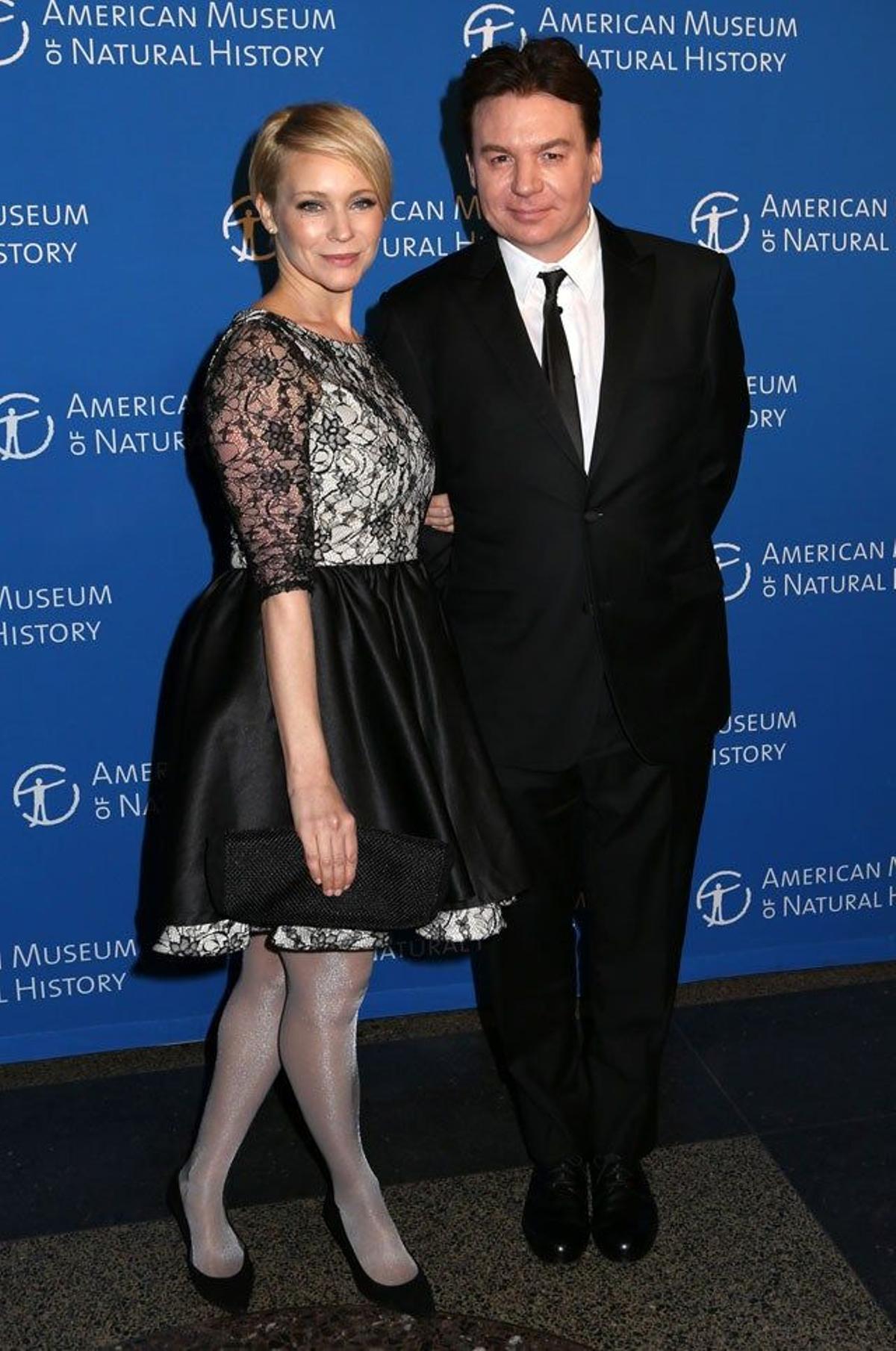 Kelly Tisdale y Mike Myers, en la gala del Museo de Historia Natural de Nueva York