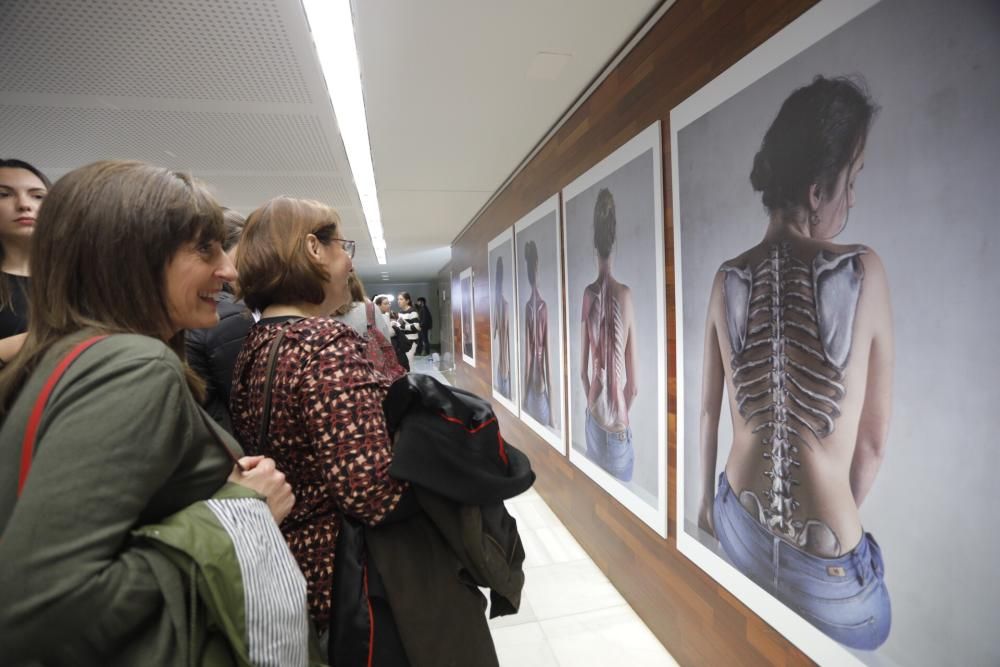 Exposición sobre 'bodypainting' en la Facultat de Medicina