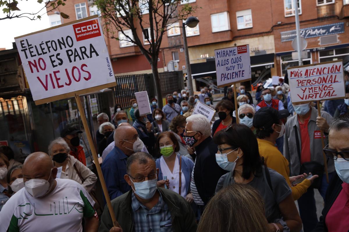 Manifestación vecinal contra el cierre de centros de salud en horario ...