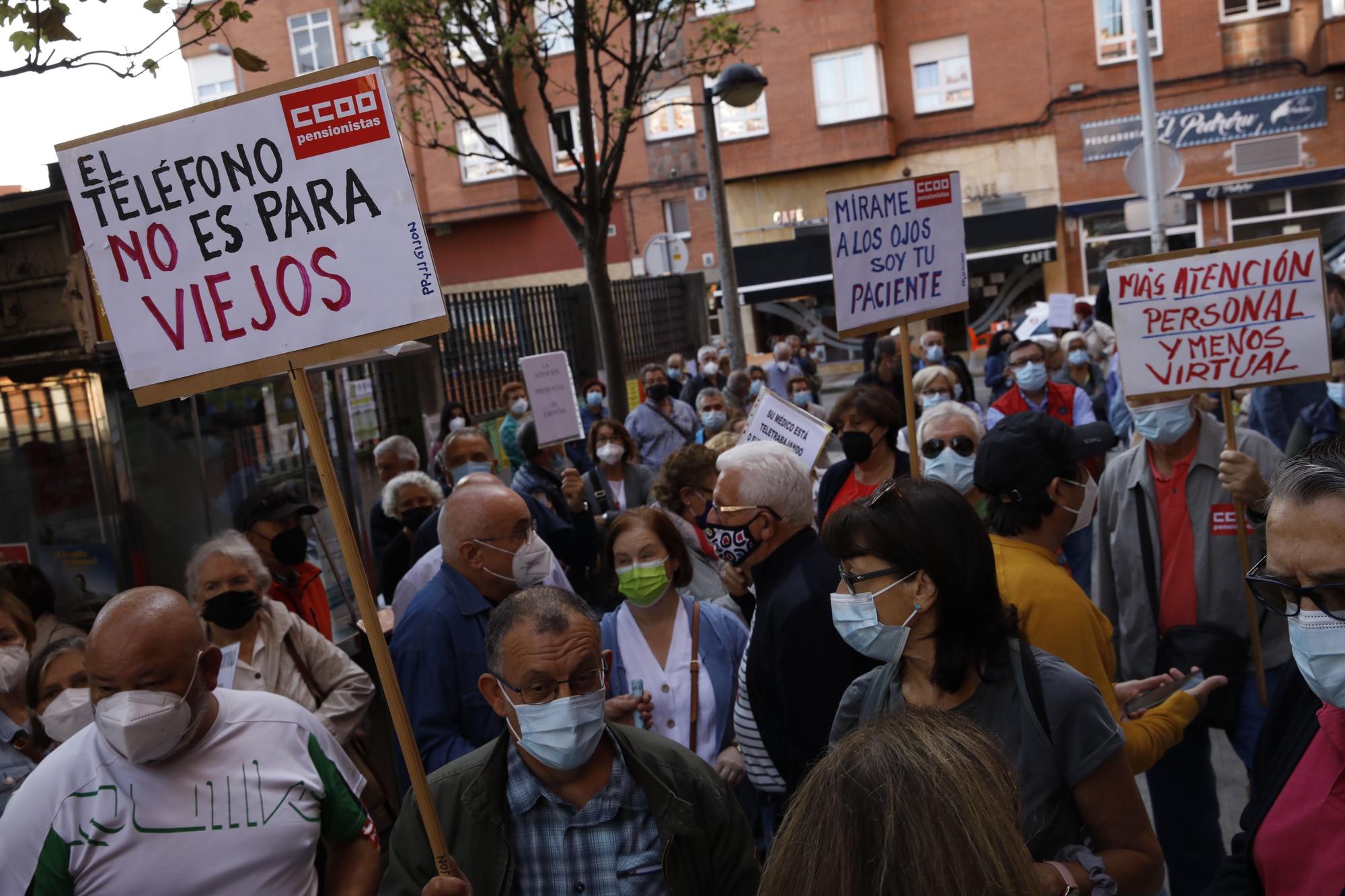 Manifestación vecinal contra el cierre de centros de salud en horario de tarde