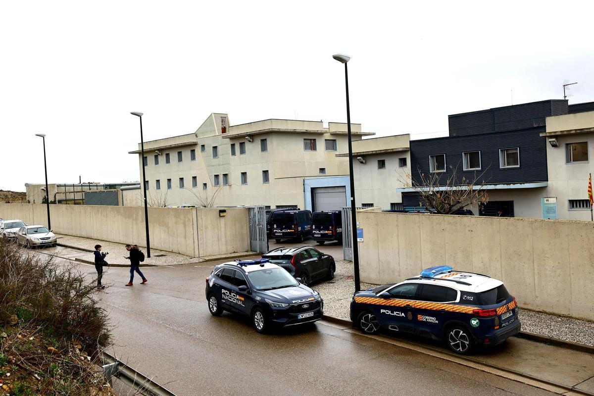Exterior del centro de reforma de menores de Juslibol, este jueves en Zaragoza.