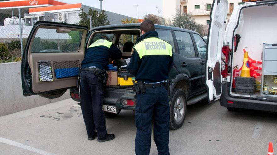 Dos agents de la Policia Local jonquerenca.