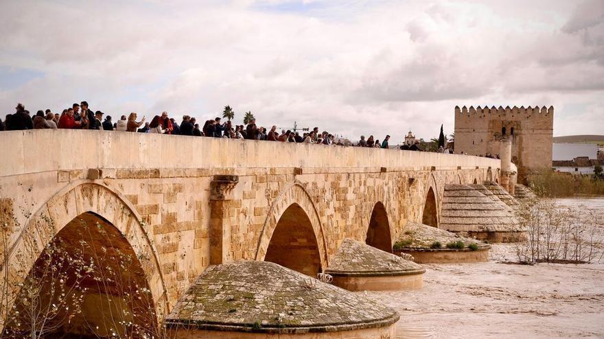 El nivel del río sigue bajando en Córdoba pese a las lluvias que han dejado 11 litros esta madrugada